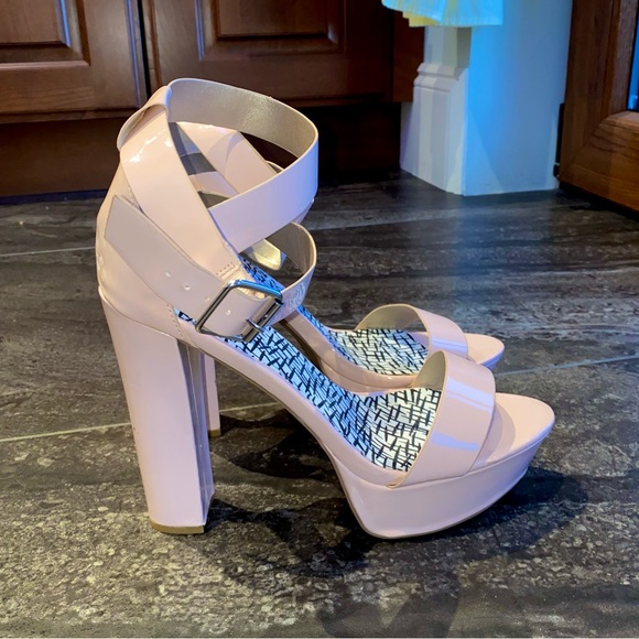 💕Blush Pink Platform Heels - Picture 4 of 7